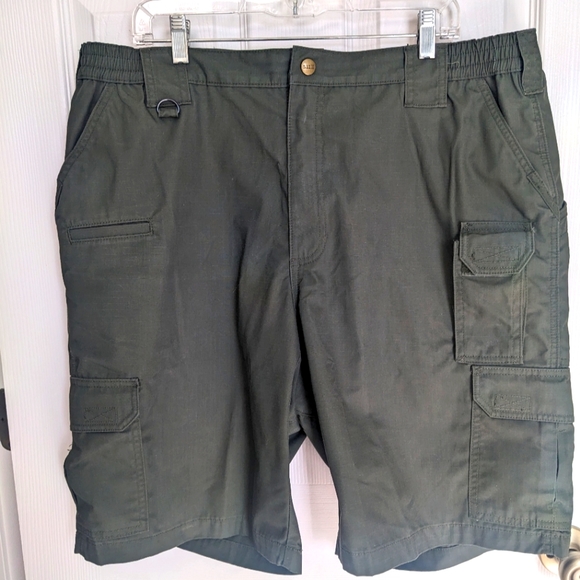 Men's Cargo Shorts (40) - Picture 1 of 8
